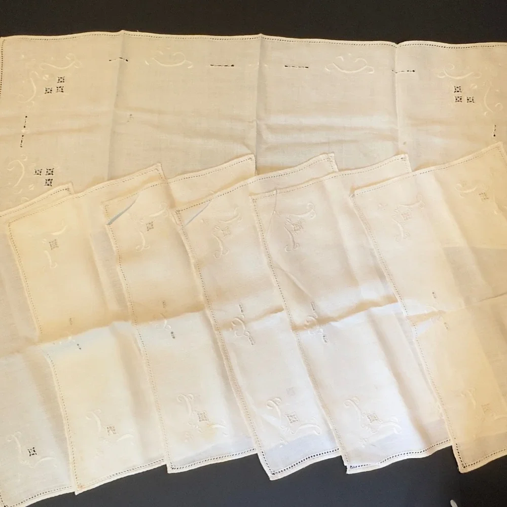 Vintage White Linen Embroidered Cutwork Table Runner and 6 Placemats Set 7pc